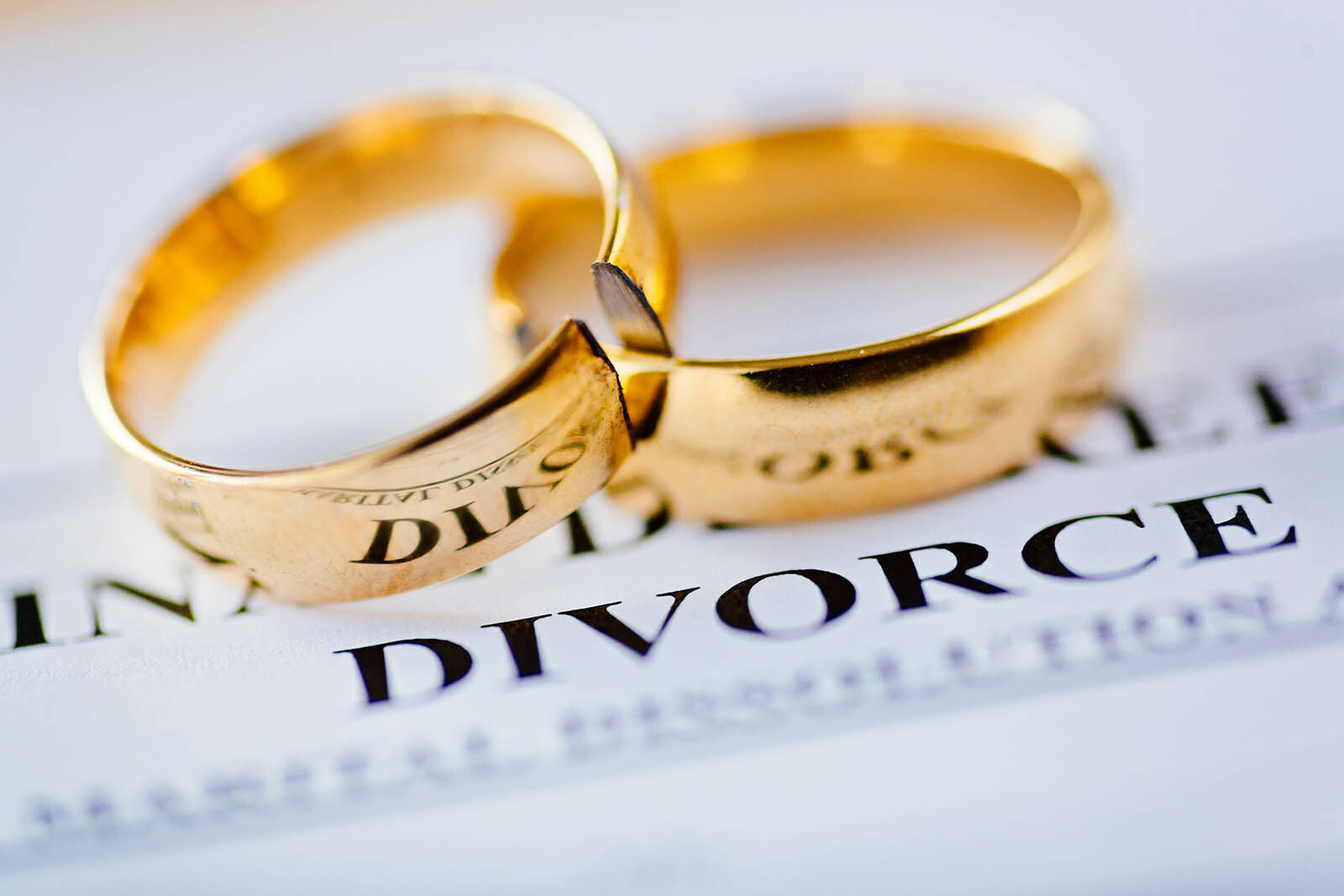 two rings over a divorce document