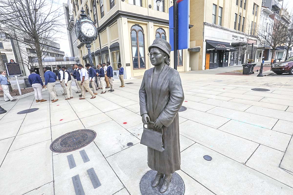 Downtown Montgomery Rosa Parks statue-edit