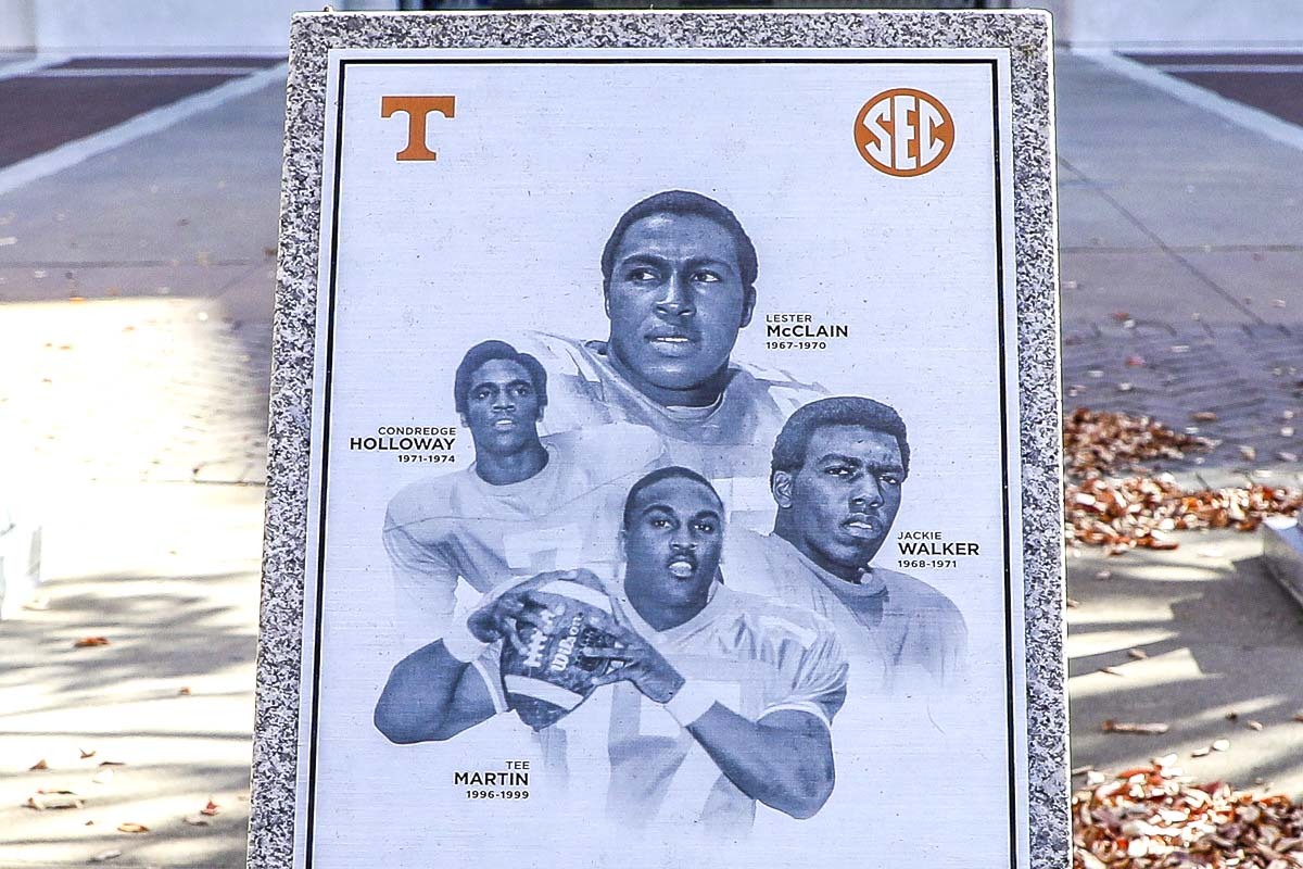 Ground-breaking ex-Vols are honored
