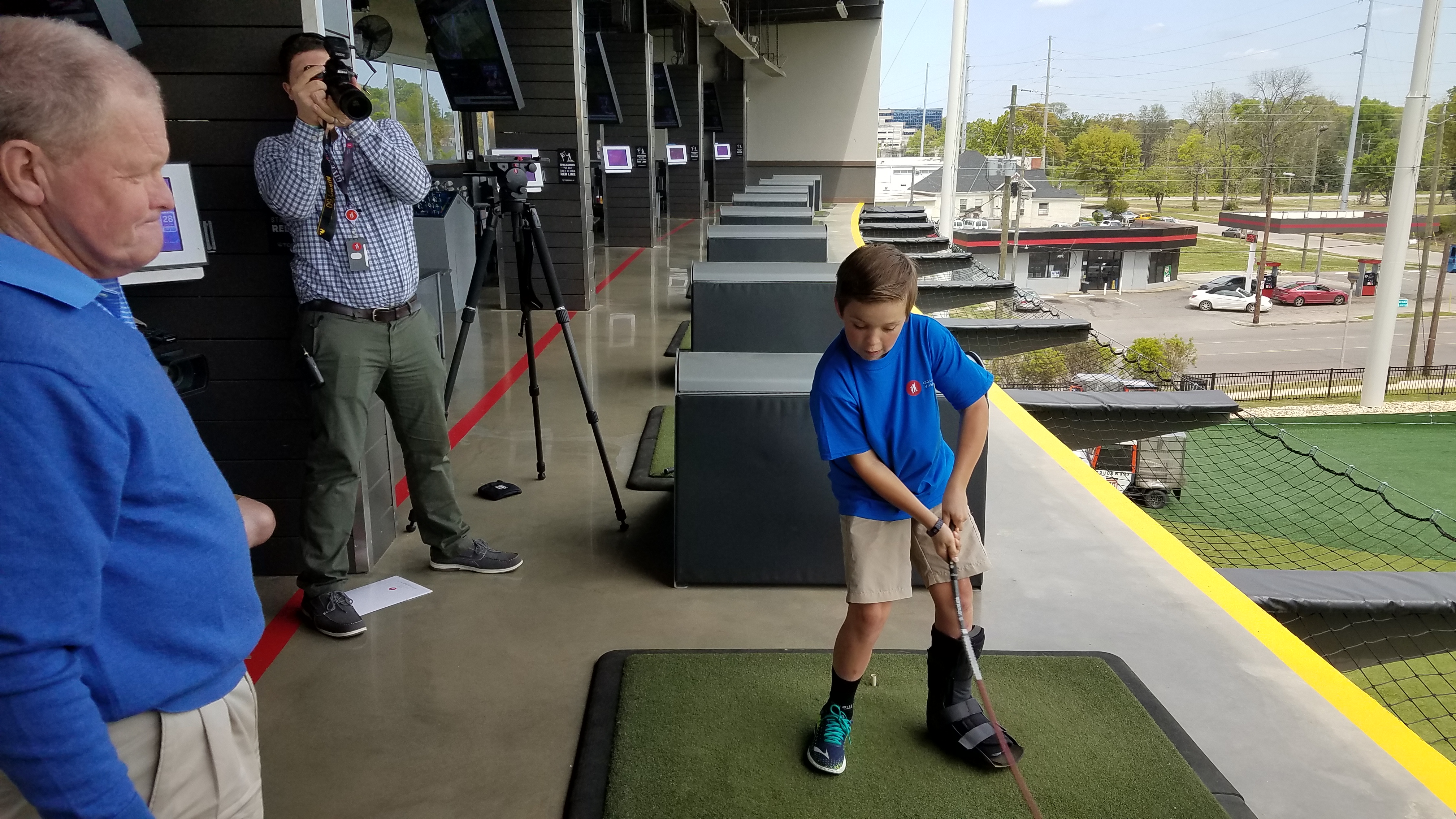 a kid practicing golf
