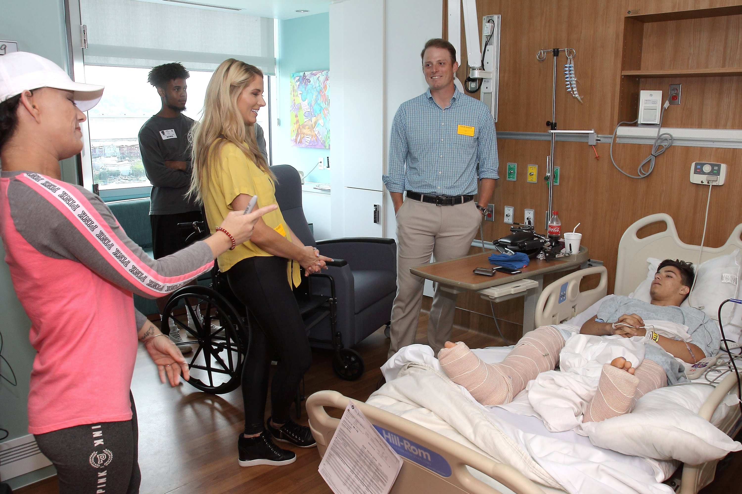 ESPN’s Greg McElroy and Laura Rutledge visit a patient