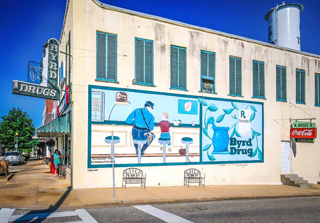 photo of mural in Troy, Alabama